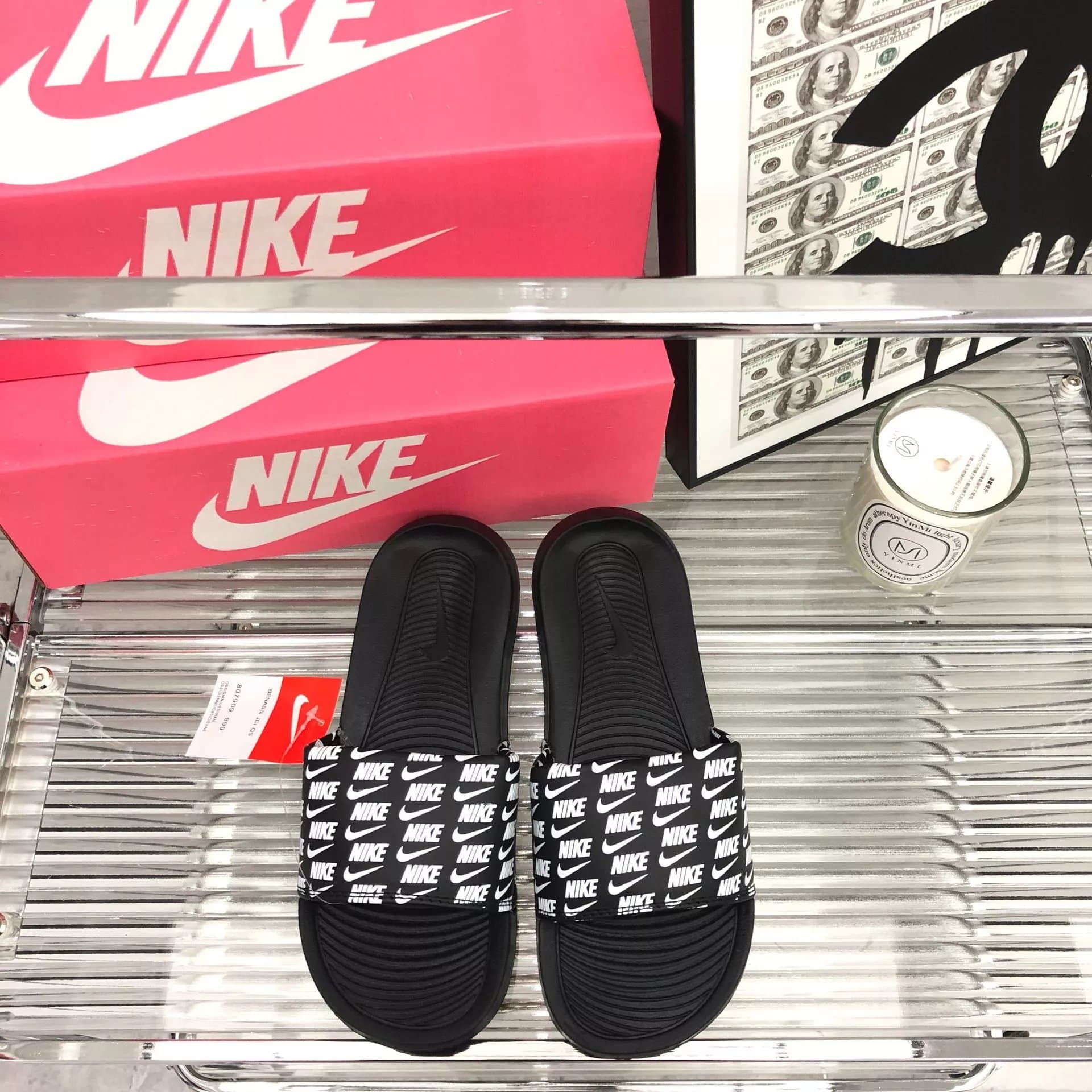 Nike Benassi JDI Multi-Swoosh — 弧形满印Logo