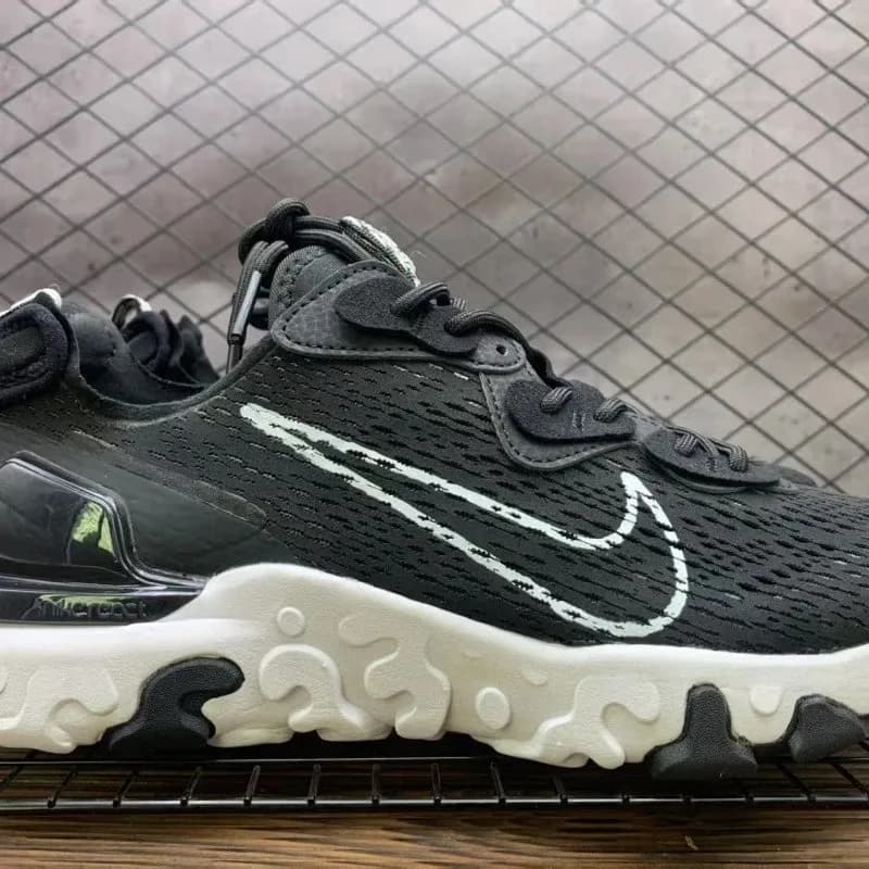 Nike Air VaporMax Plus Black White