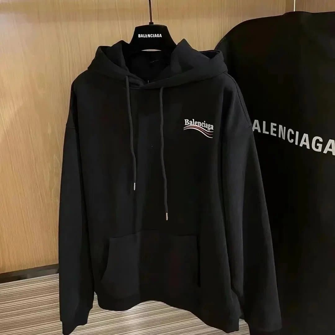 Balenciaga Long-Sleeve Tee Logo Print — 31-Black