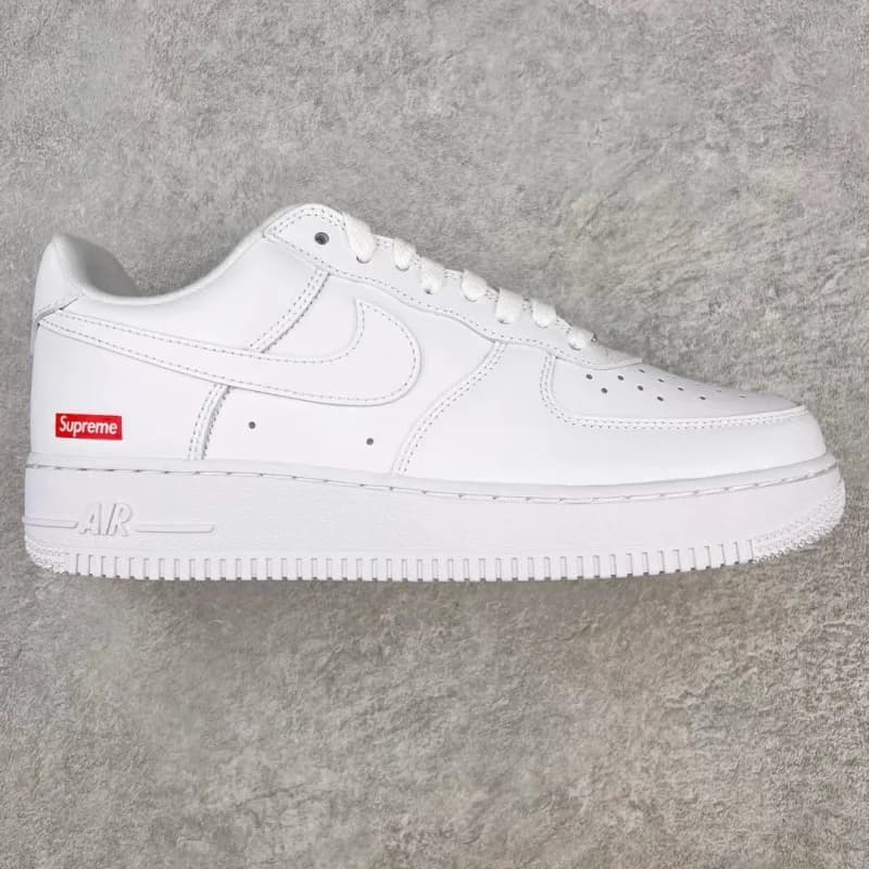 Nike Air Force 1 Low Triple White — 【G版】AF1 白红Sup联名 CU9225-100