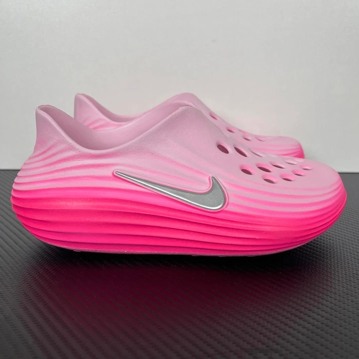 Nike Kawa Slide Volt — LW B品下单默认不退不换 · Rejuven 8洞洞鞋粉色HV5062-601