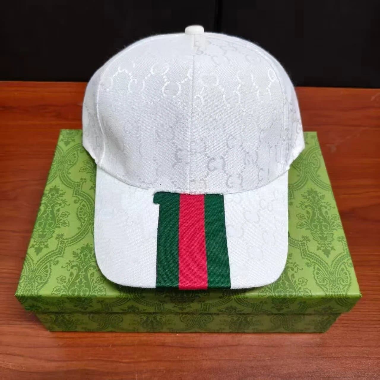 Gucci Baseball Cap GG Supreme — 33