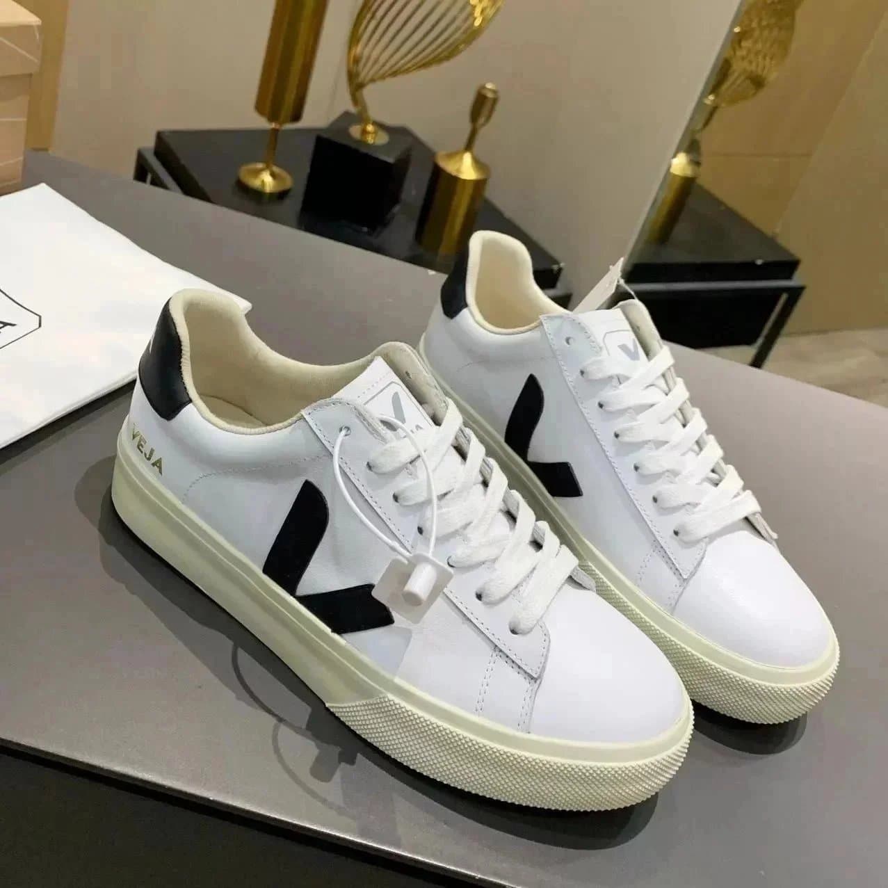 Veja V-10 Classic Logo