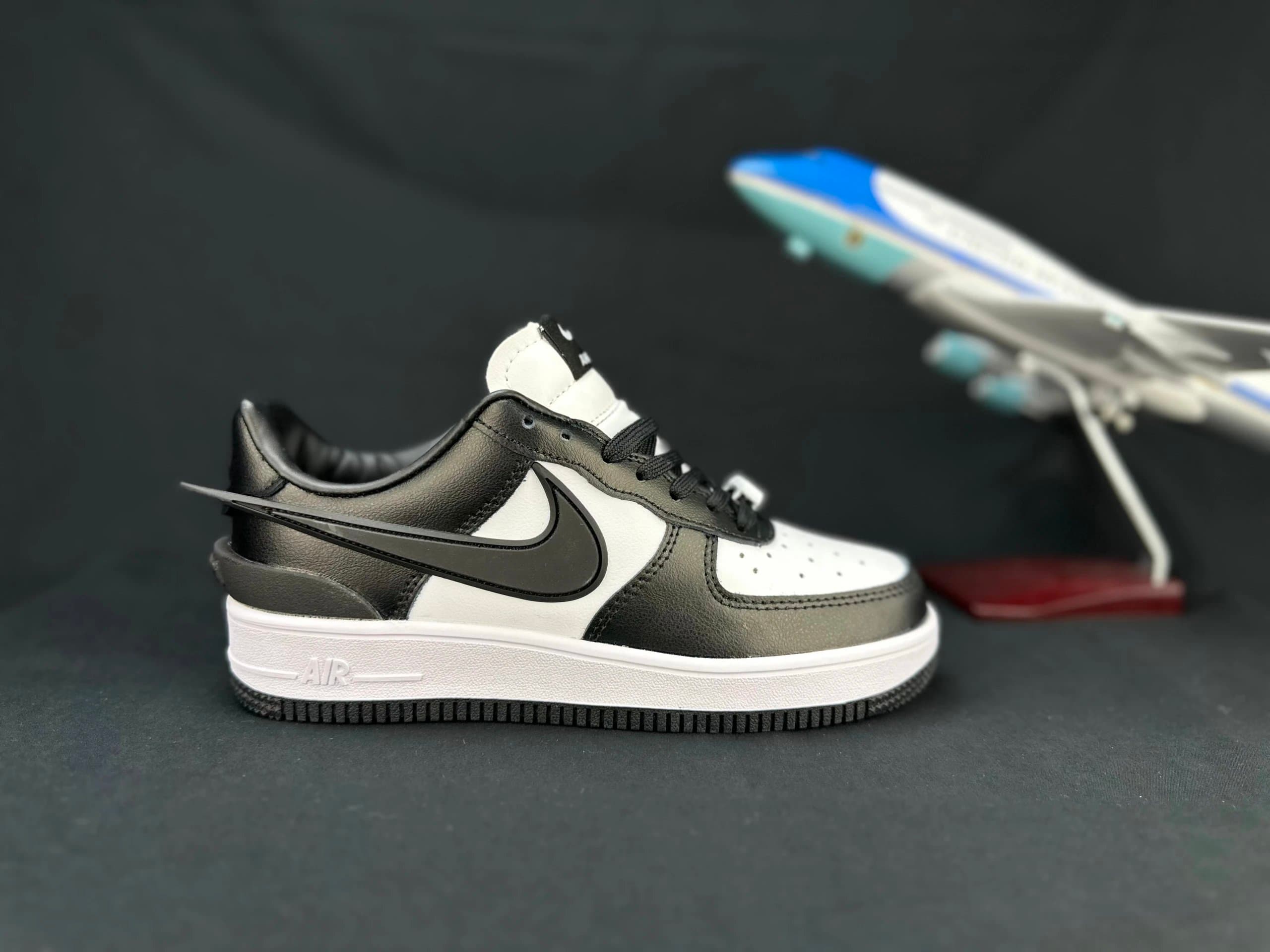 Nike Air Force 1 Low Supreme — 18