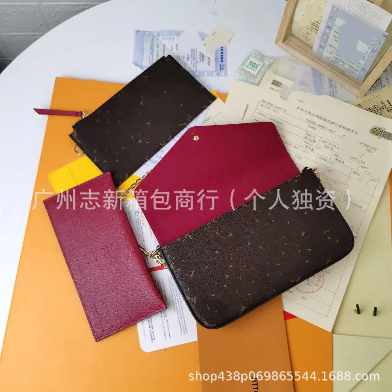 Louis Vuitton Pochette Métis Monogram Eclipse — 21X11X2 · 老花配紫红