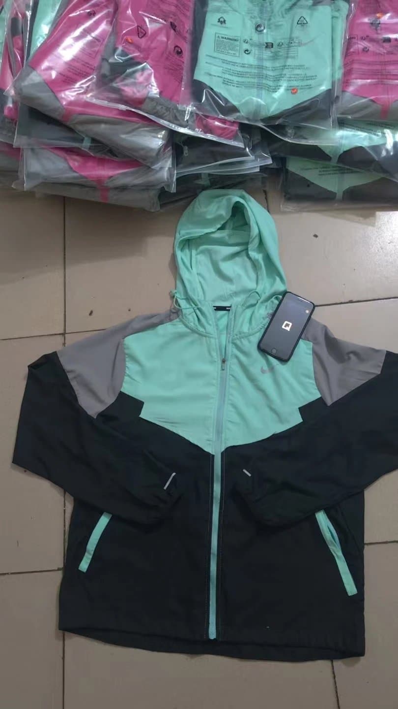 The North Face Venture Jacket Solid Black — 蓝绿色米勒夹克