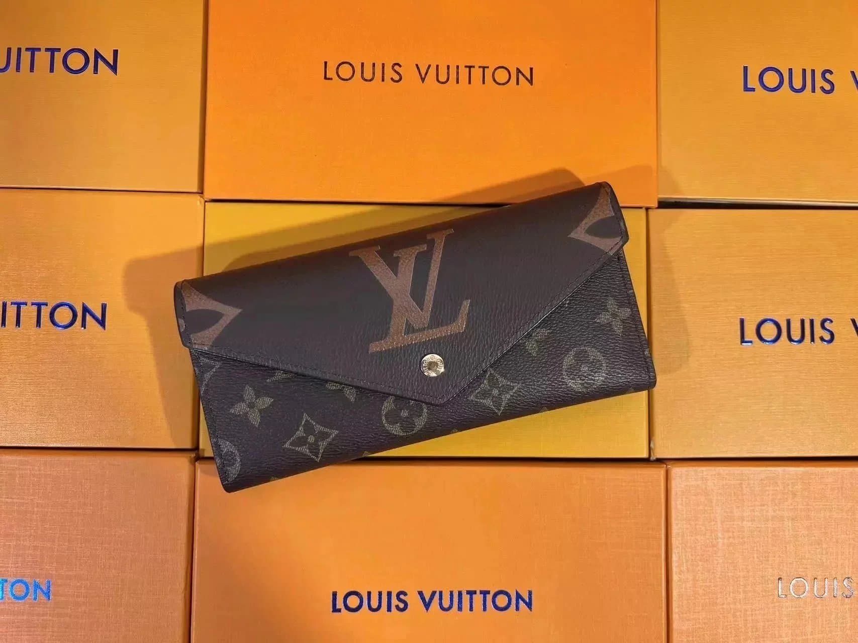 Louis Vuitton Pochette Métis Monogram Eclipse