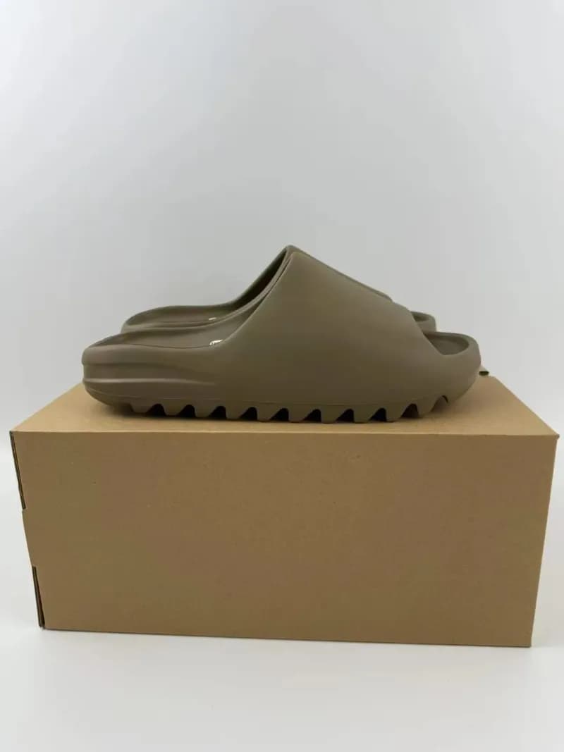 Yeezy Slide Earth