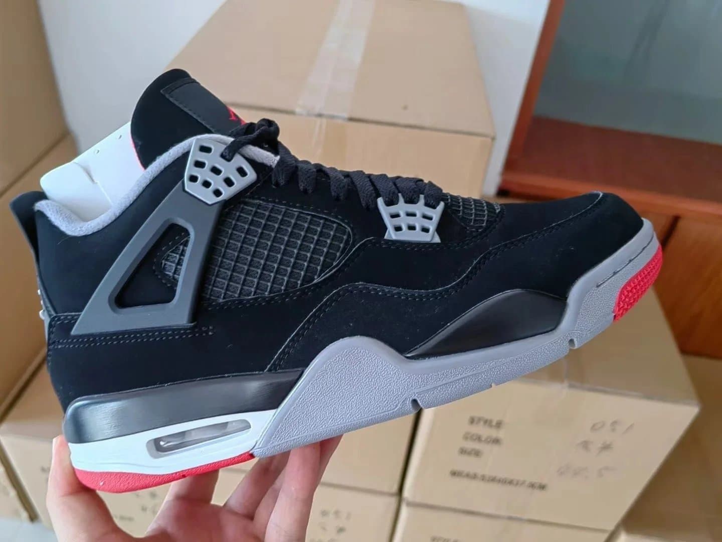 Air Jordan 4 Bred