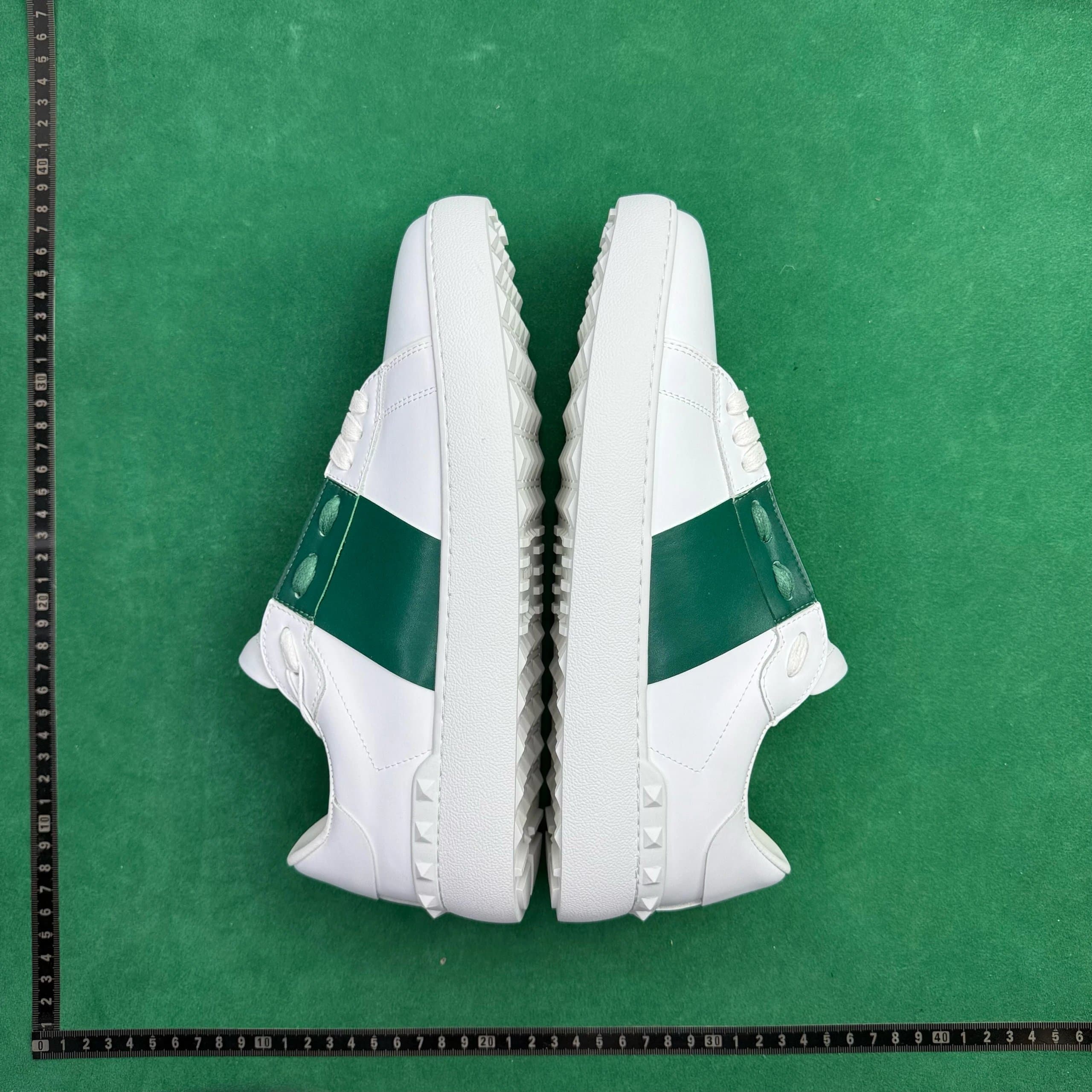 Valentino Rockstud Low Metallic Panel — 4号白绿