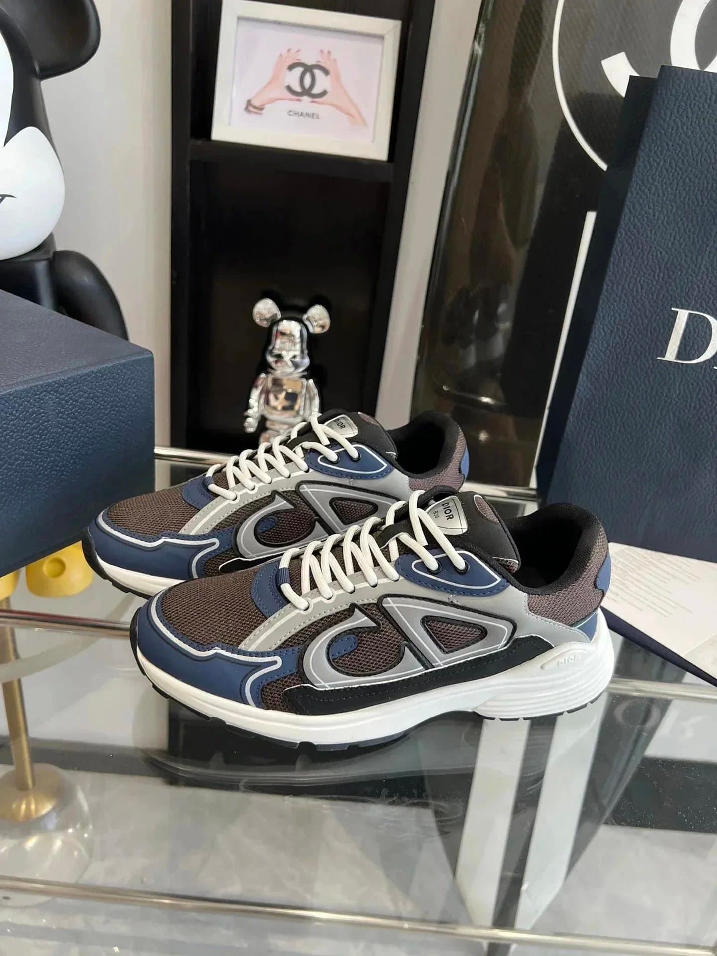 Dior B22 CD Logo