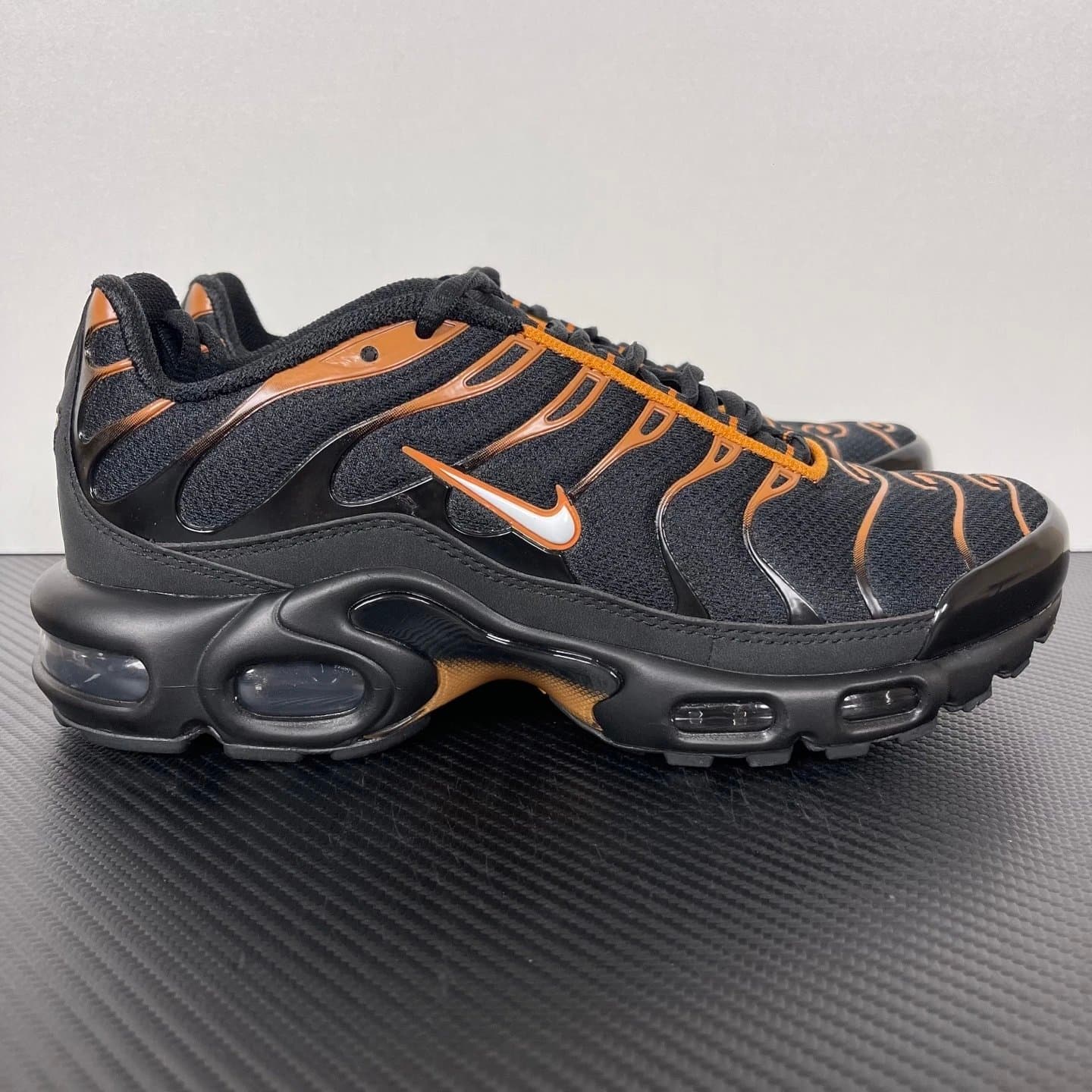 Nike Air Max Plus White Pine Green — PB版本 · Air Max Plus 黑白棕 FN6949-400