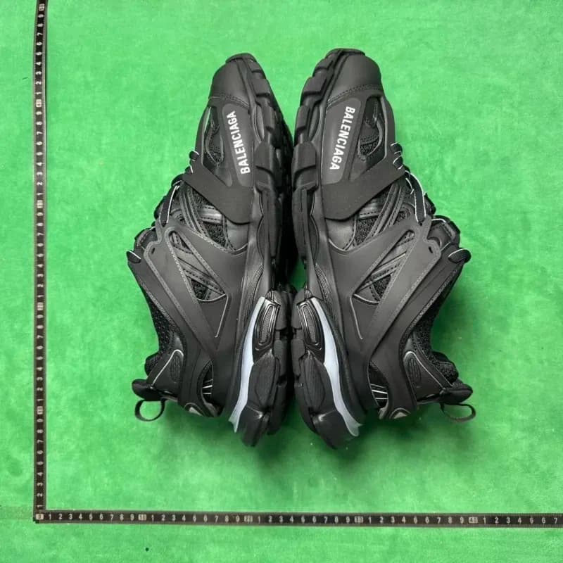 Balenciaga Triple S Light Blue — 黑色LED