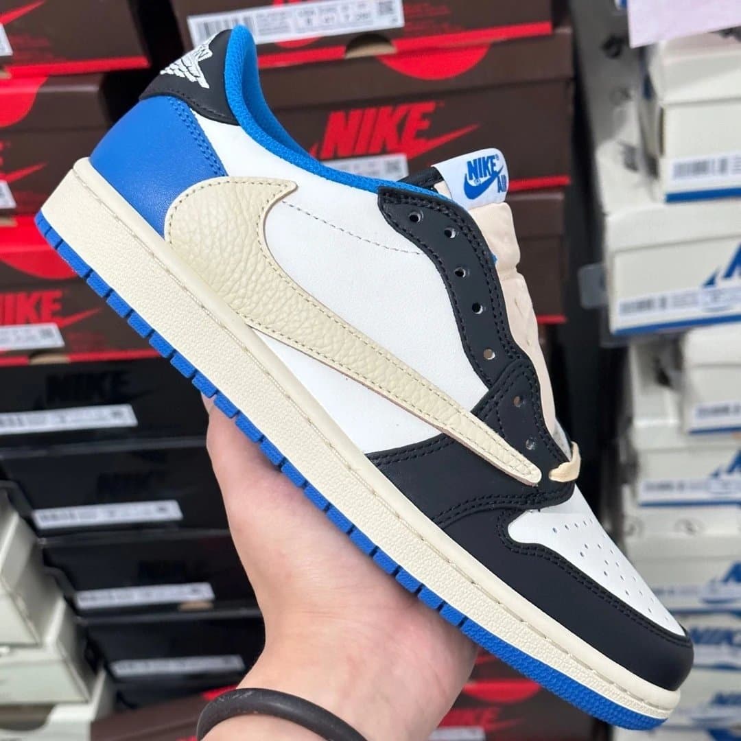 Nike × Travis Scott Dunk Low Cactus Jack — 闪电