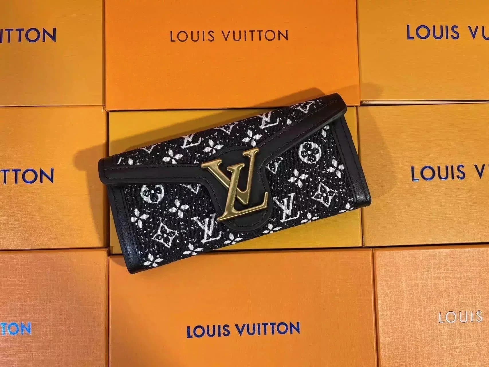 Louis Vuitton Pochette Métis Monogram Eclipse — CKQB003