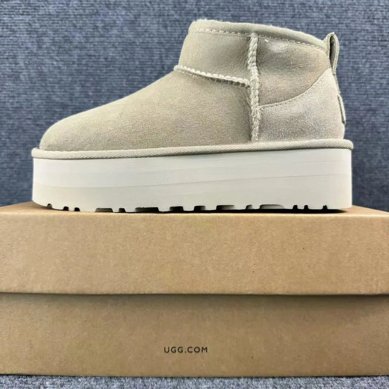 UGG Mini Platform Classic Suede