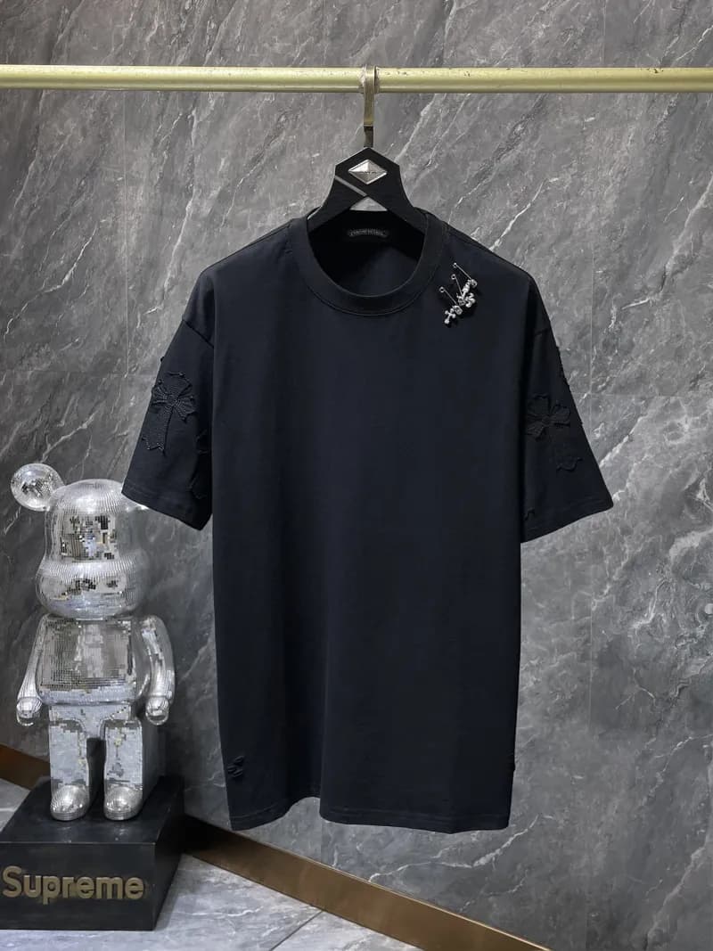 Chrome Hearts Short-Sleeve T-Shirt Embroidered Crosses & Crystal Pin