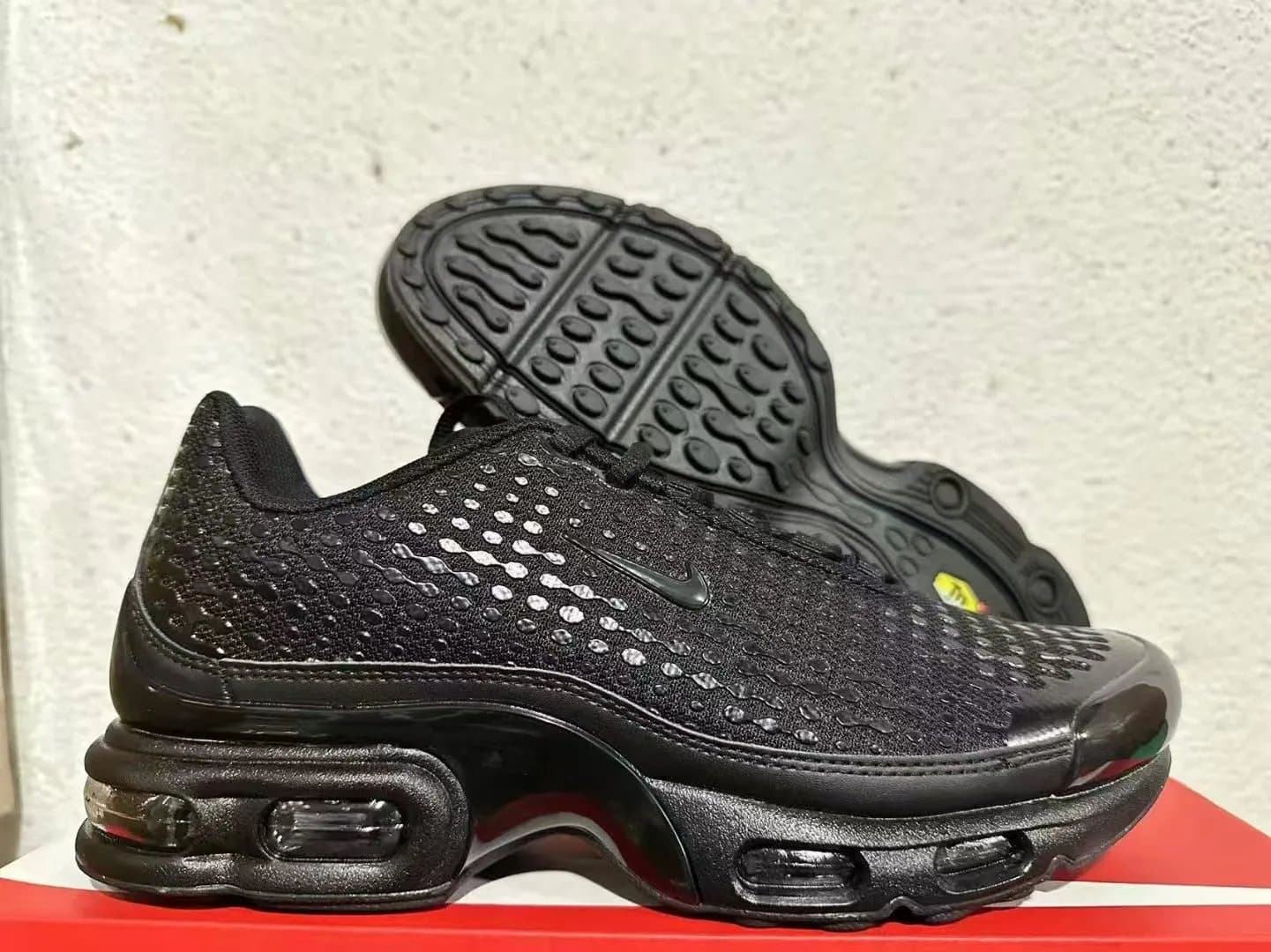 Nike Shox NZ Metallic Silver — 9