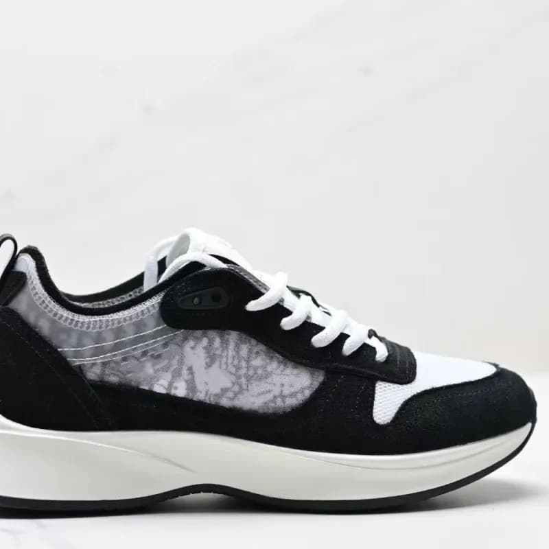 Low-Top Sneaker Monochrome Textured — 3