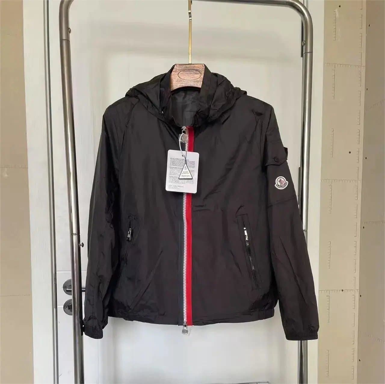 Moncler Puffer Jacket Glossy Red — Moncler 04黑色