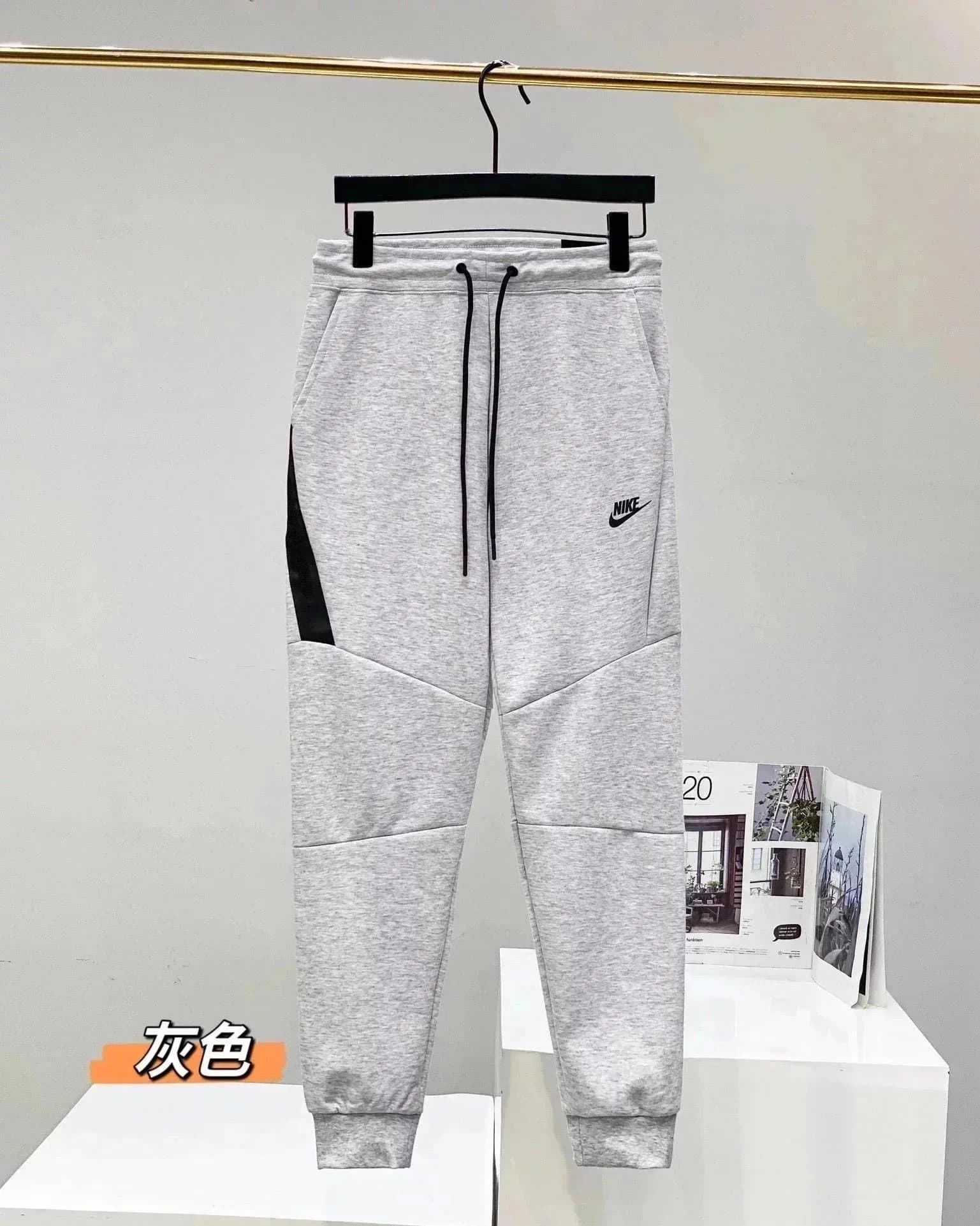 Nike Track Suit Solid Green — 浅灰色裤子