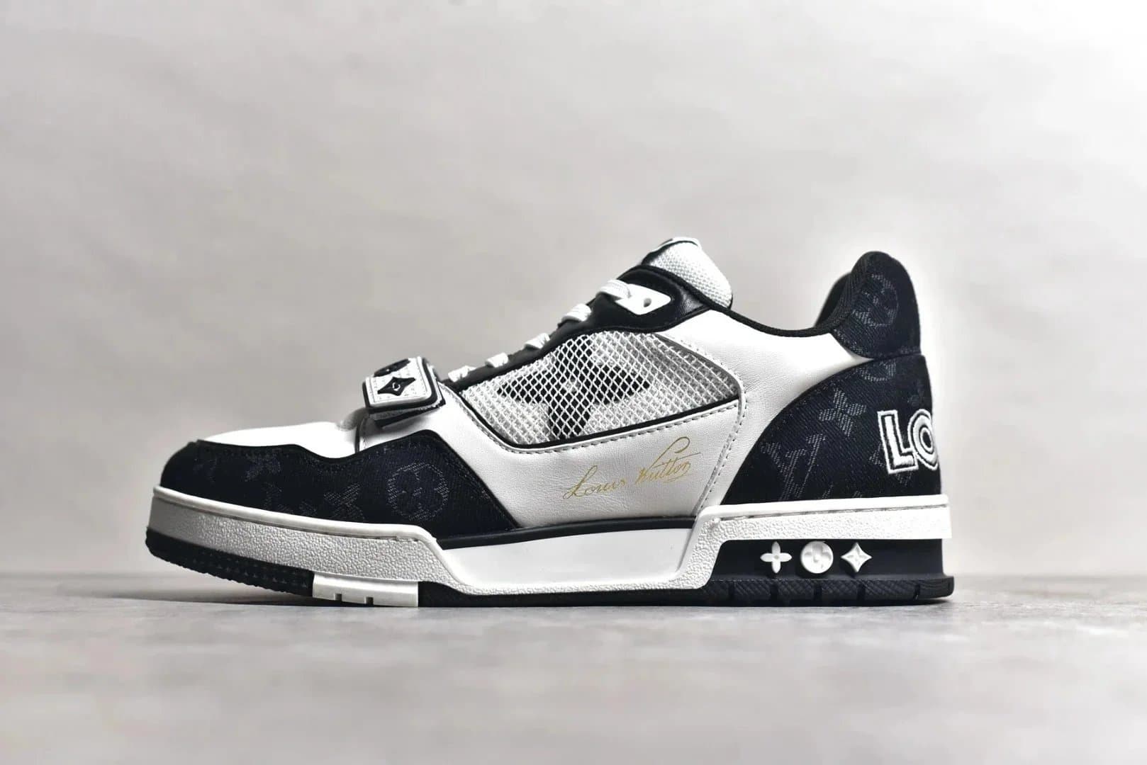 Louis Vuitton LV Trainer Monogram Denim — AM版本 Trainer · 黑白魔术贴 1A9ZB0