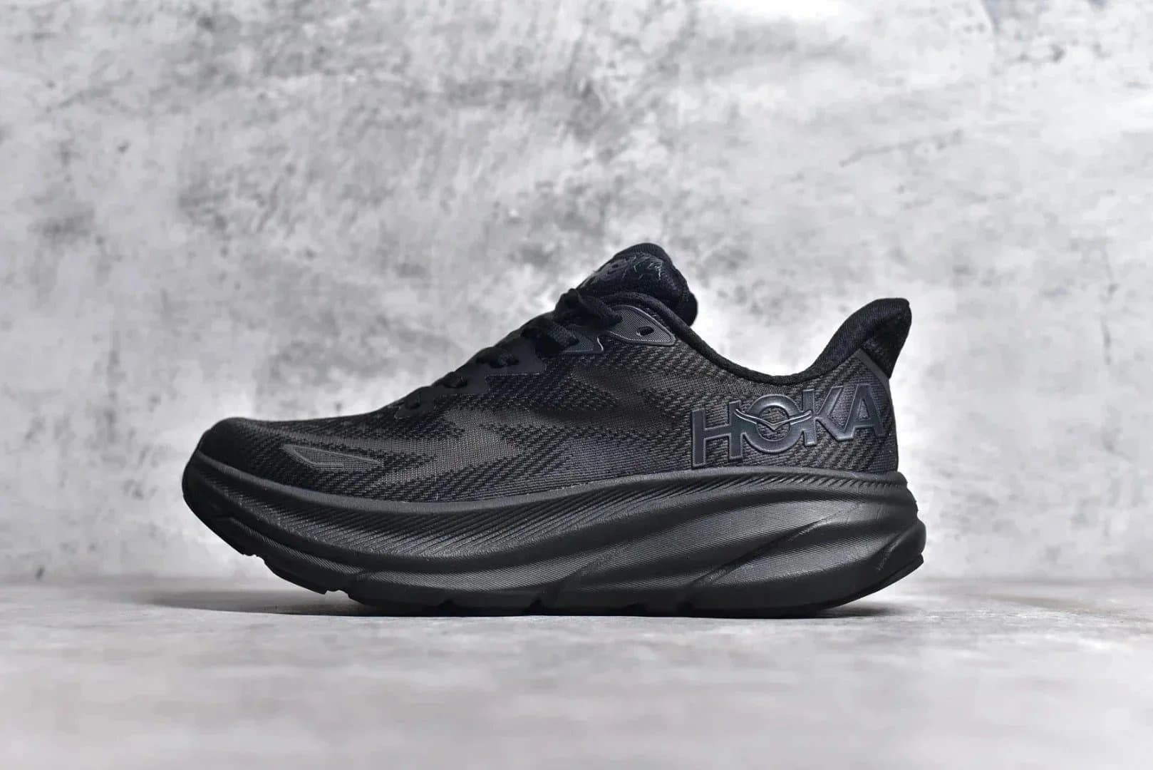 Hoka Clifton All Black