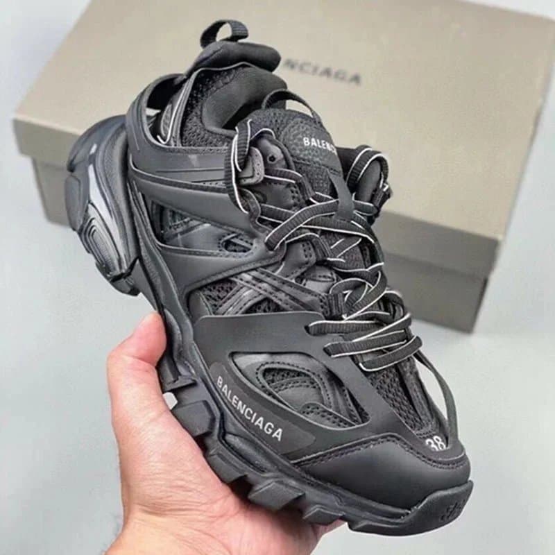 Balenciaga Triple S LED Light Sole — 黑色