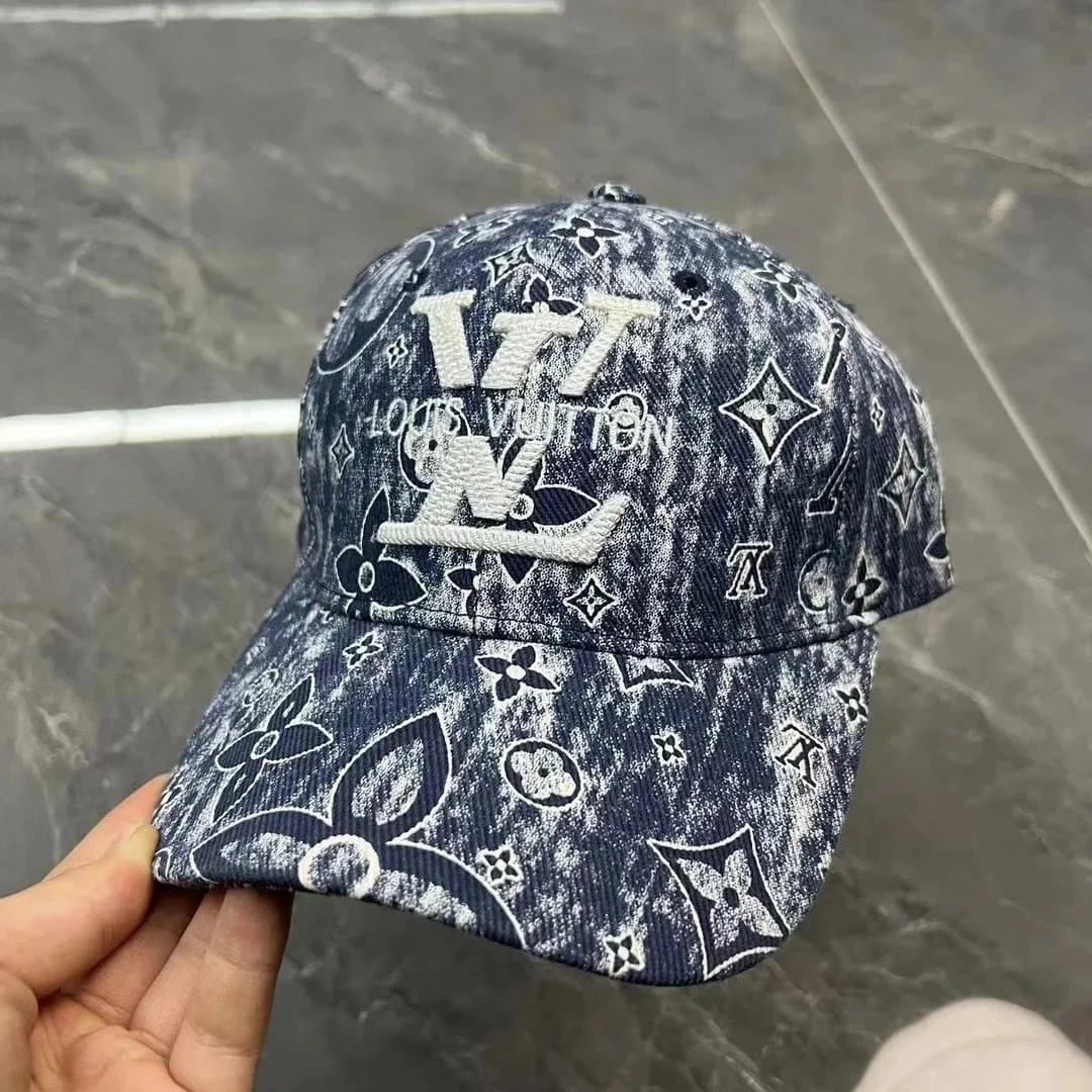 Fendi Bucket Hat FF Logo — 11
