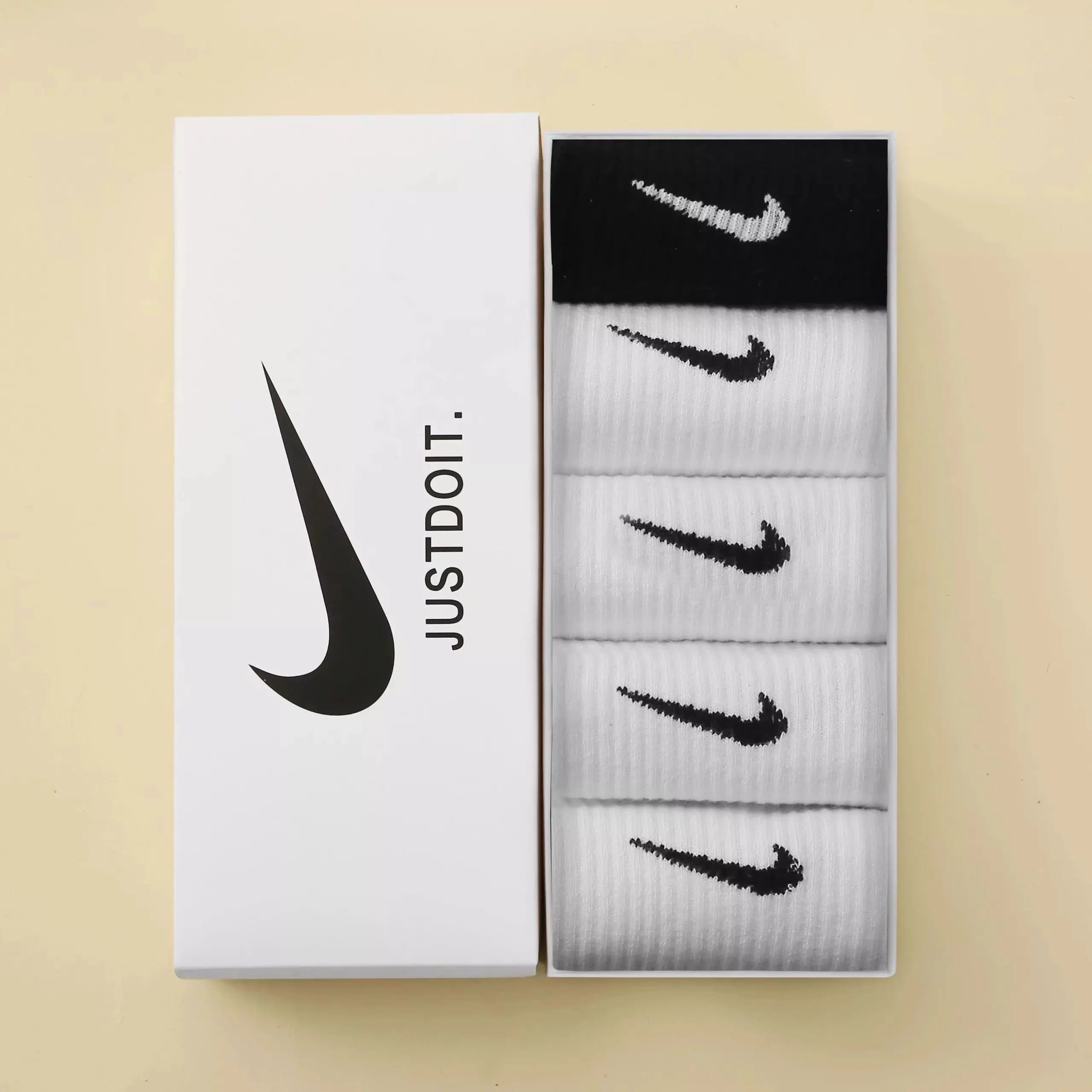 Nike Cushioned Ankle Socks Classic Logo — 4 白 1 黑