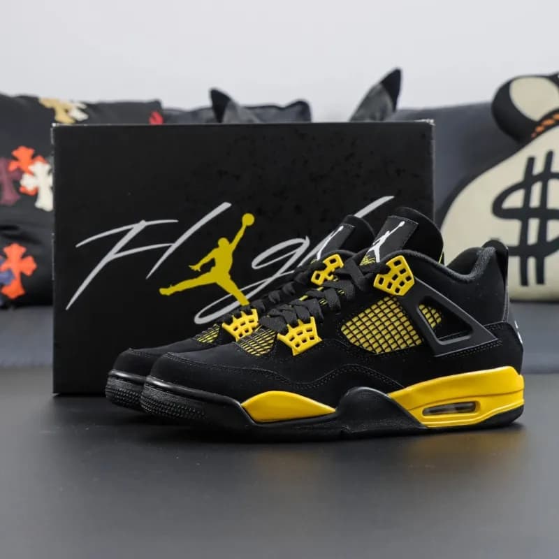 Air Jordan 4 Thunder