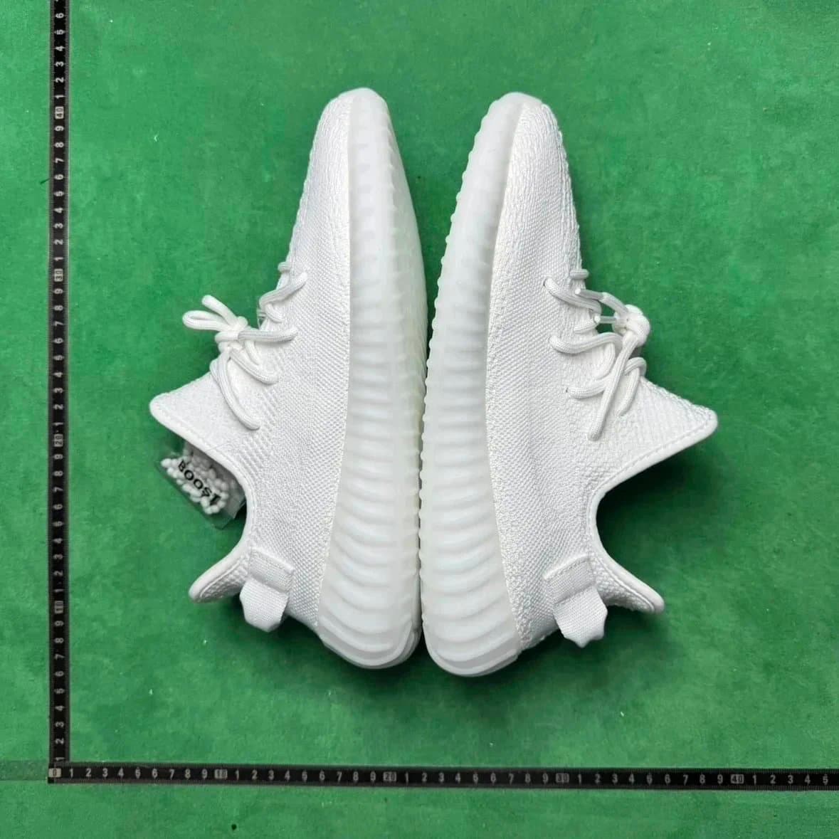Yeezy Boost 350 V2 Zebra — 1号白冰淇淋CP9366
