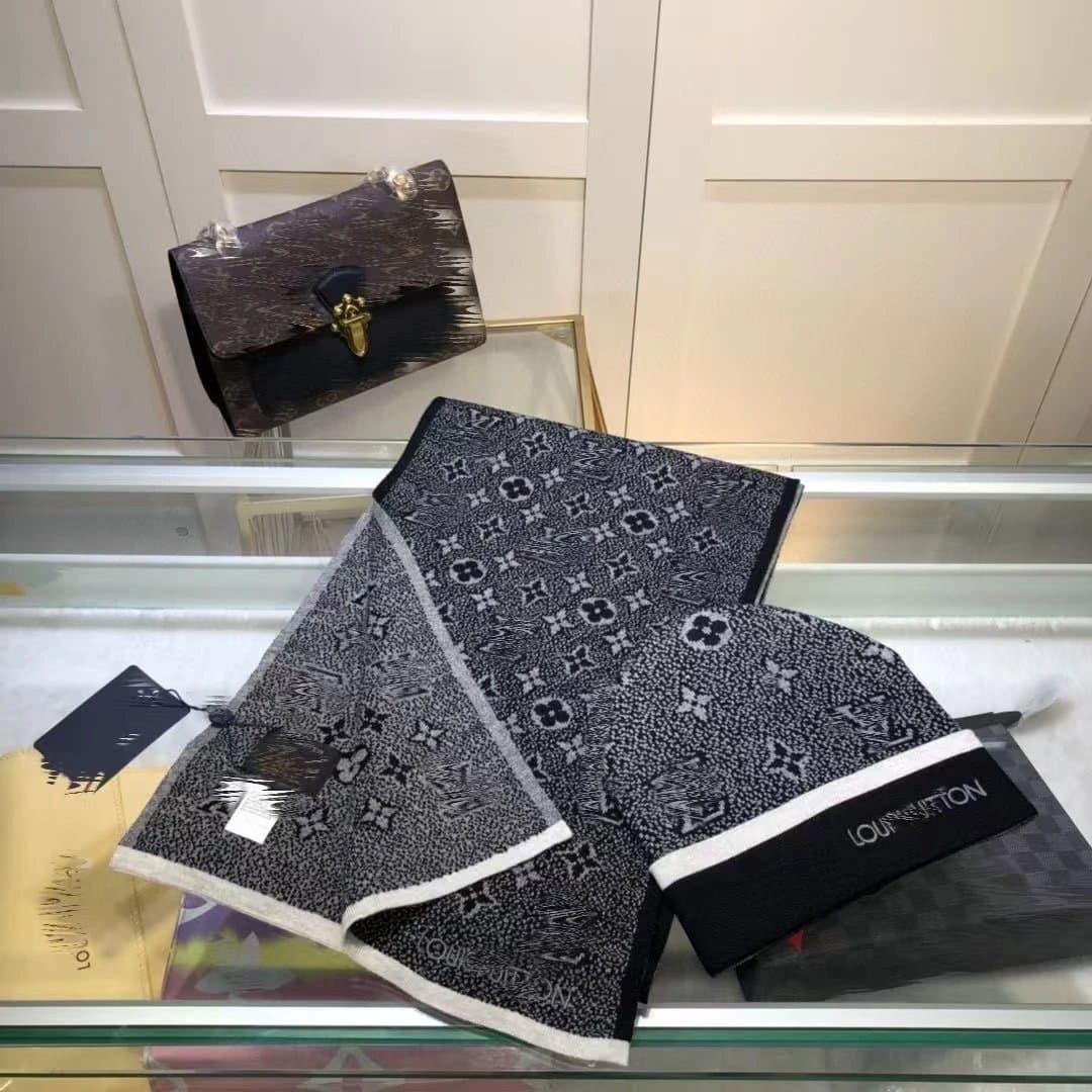 Louis Vuitton × Off-White Checkered Scarf and Beanie Set Monogram Grid — 均码 · L黑灰色白条纹套装