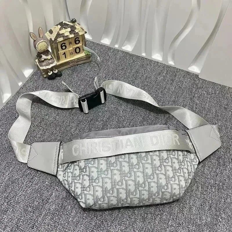 Louis Vuitton Neverfull Monogram Canvas — 38
