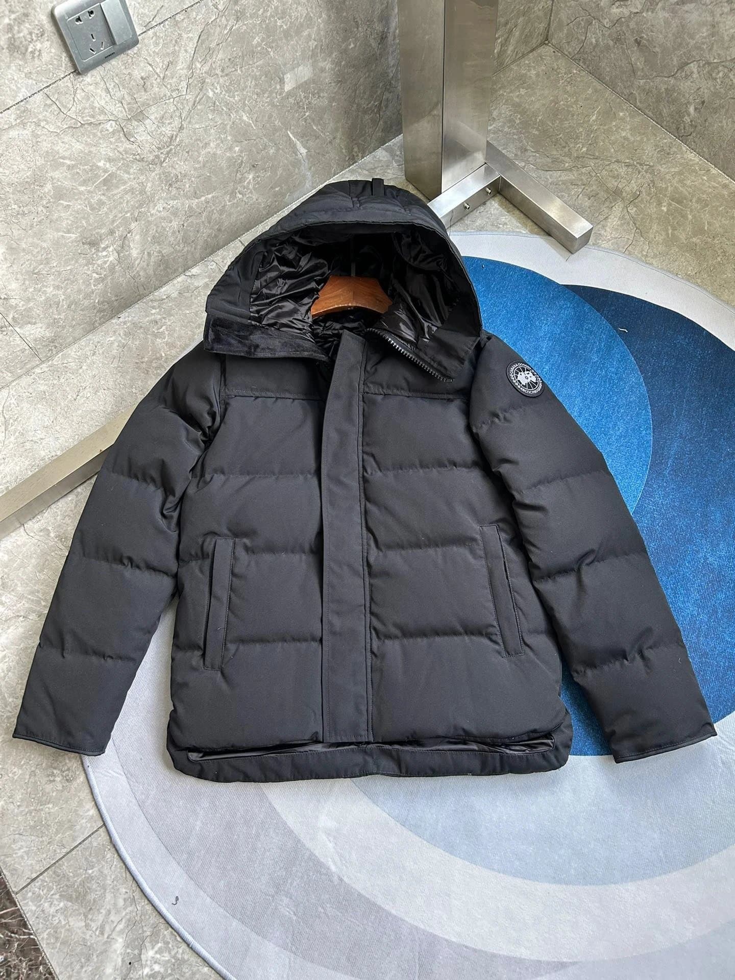Canada Goose Puffer Jacket Classic Fit