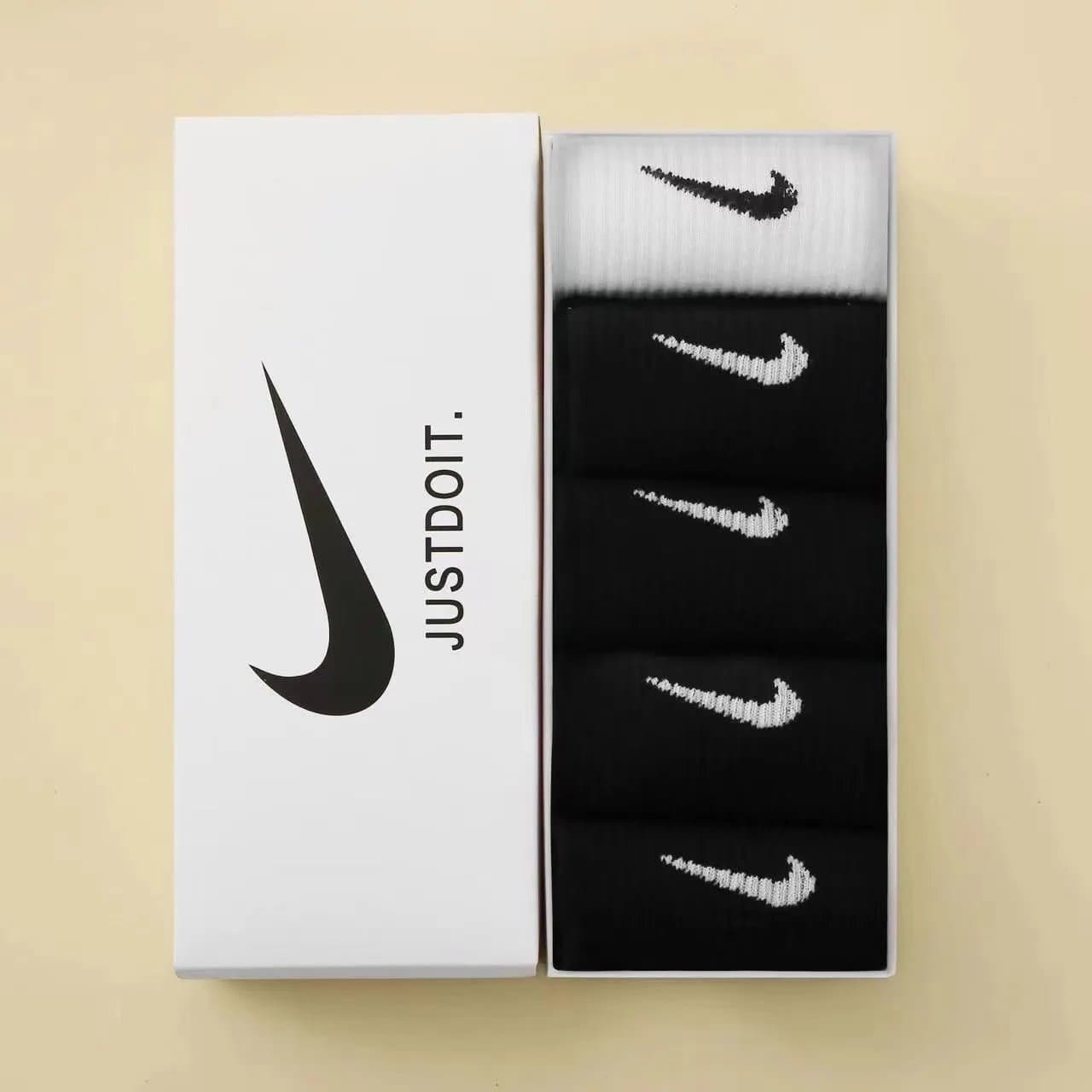 Nike Socks Swoosh Logo Crew Socks — 5双装【黑+黑+黑+黑+白】