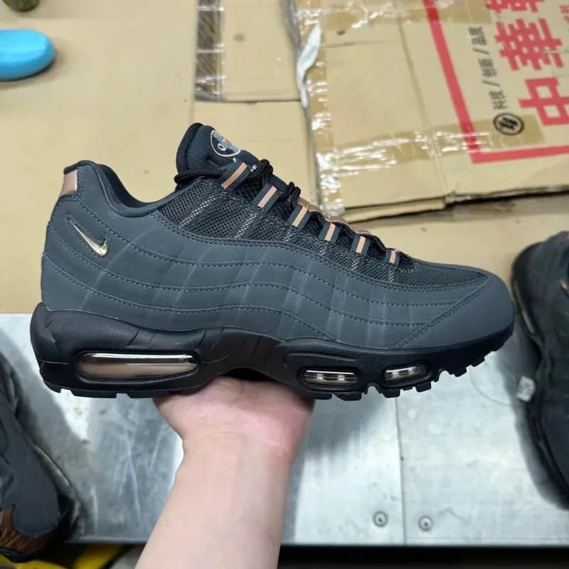 Nike Air Max 95 Undefeated — 【HQ6457-001】黑灰红