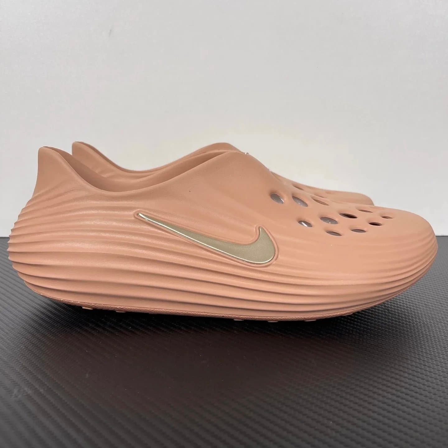 Nike Kawa Slide Volt — LW B品下单默认不退不换 · Rejuven 8洞洞鞋玫瑰金HV5062-602