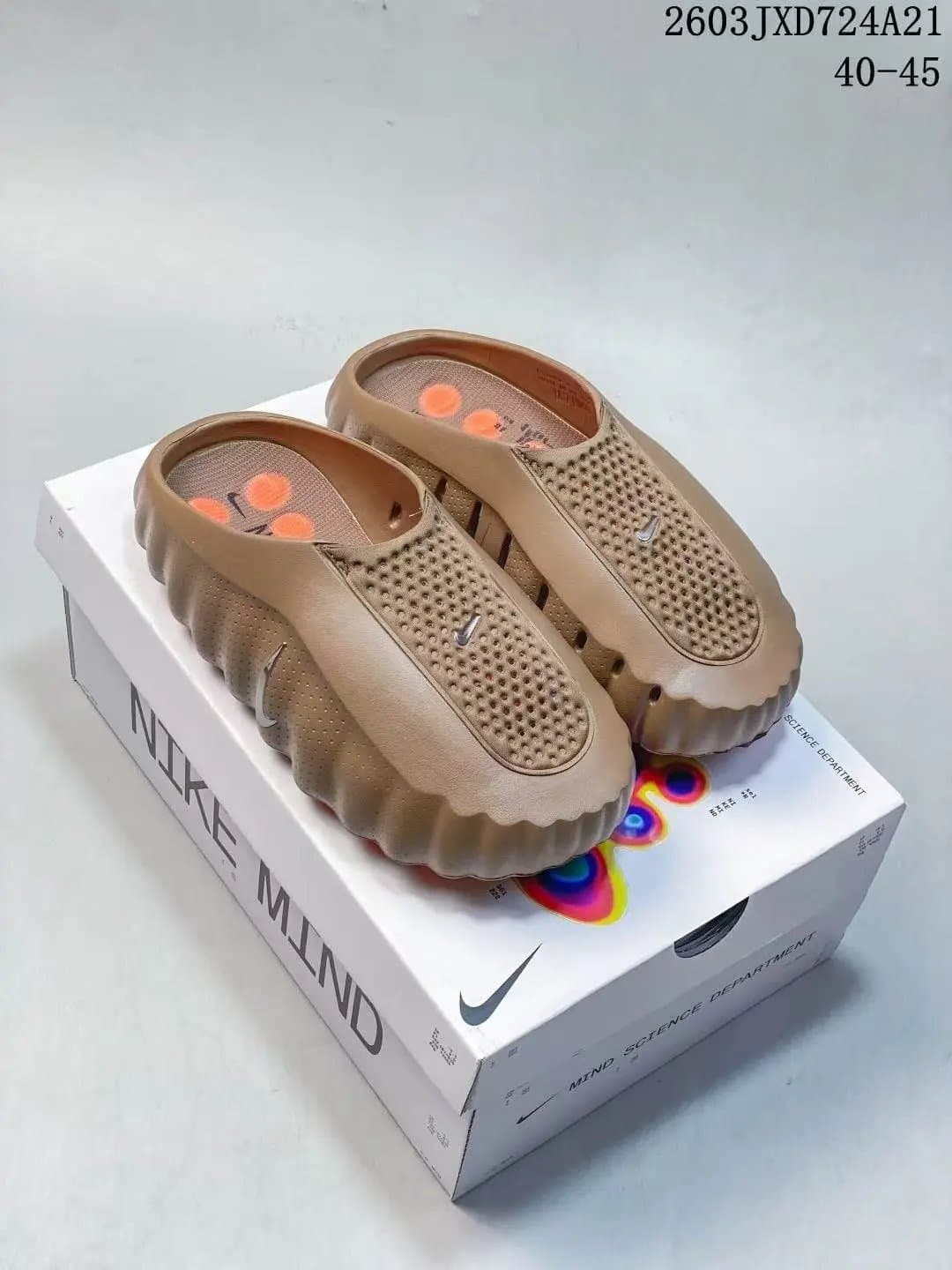 Nike Mind Beige Orange
