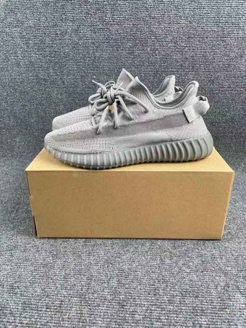 Yeezy Boost 350 V2 Zebra — 莲花灰