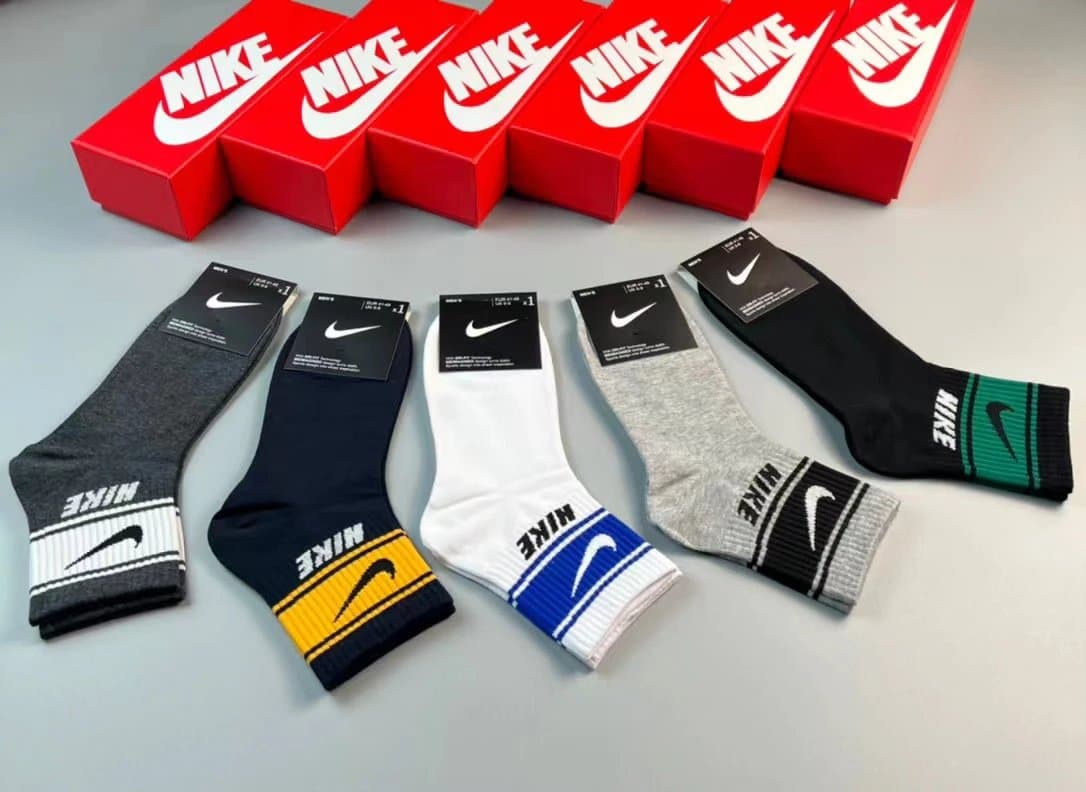 Nike Cushioned Ankle Socks Classic Logo — 16