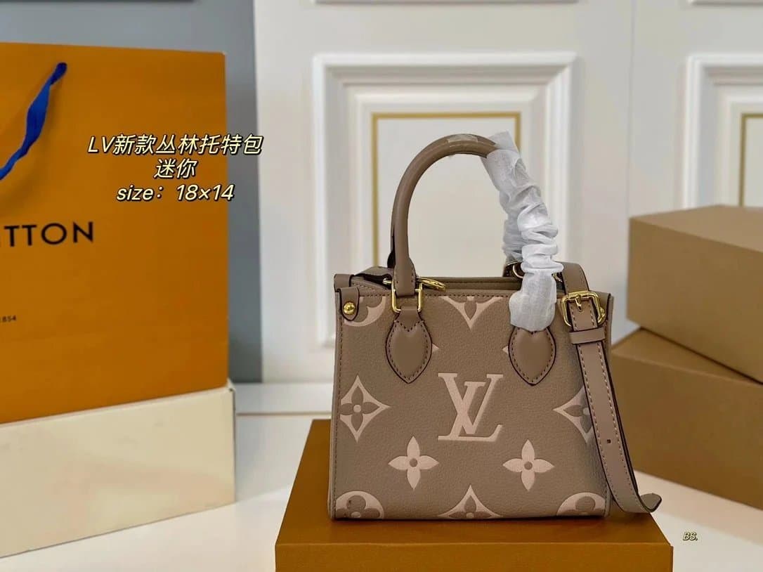 Louis Vuitton Pochette Métis Monogram Empreinte