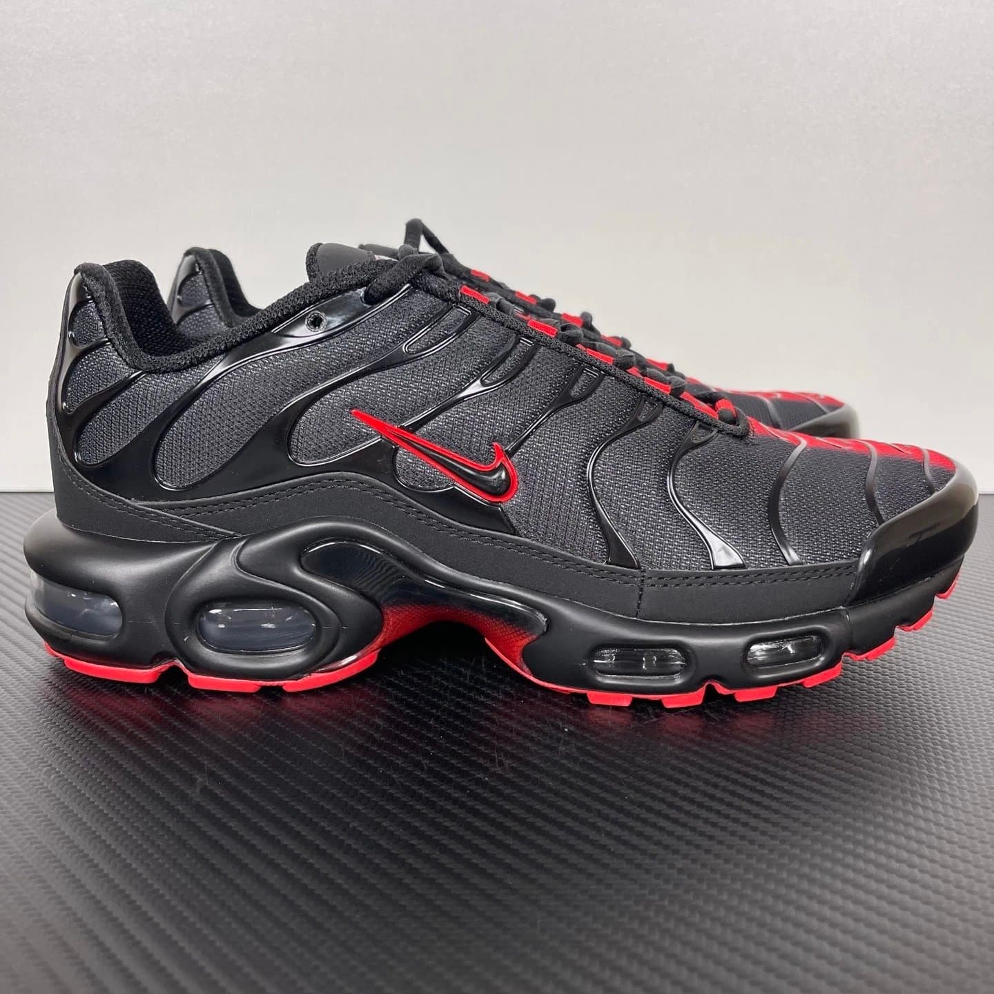 Nike Air Max Plus White Pine Green — PB版本 · Air Max Plus复古气垫跑鞋黑红IM4868-010