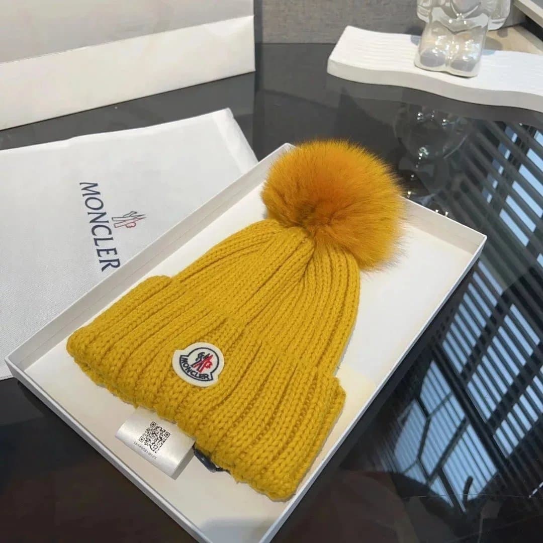 Moncler Beanie Logo Patch — 均码 · 25