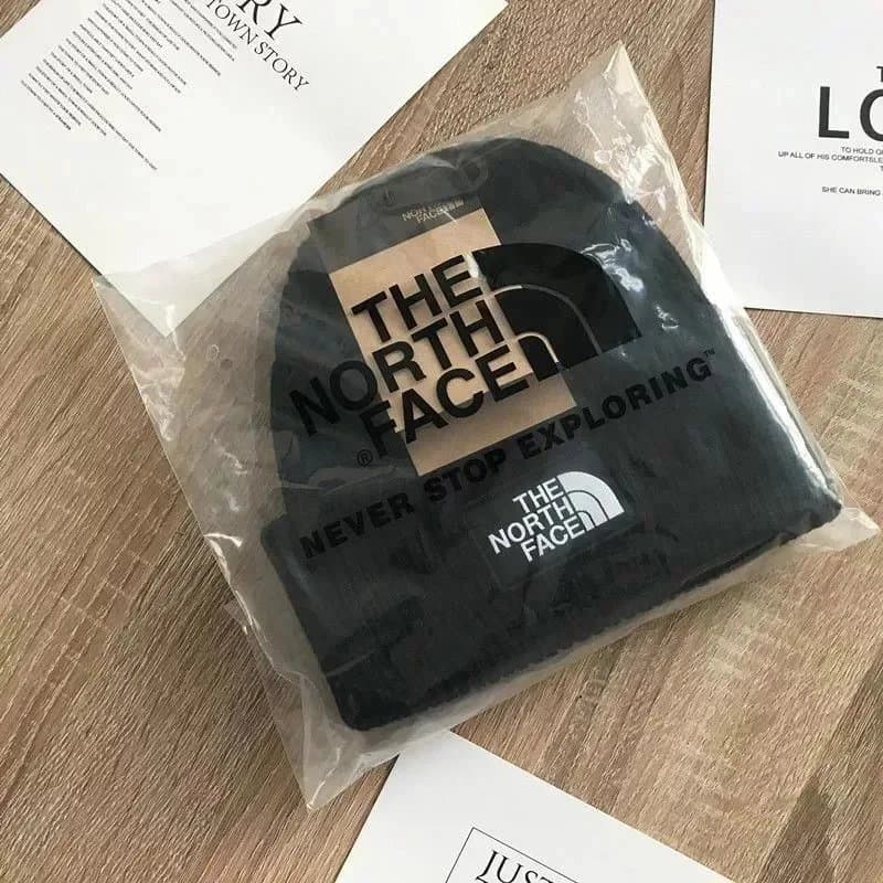 Moncler Beanie Logo Patch — 均码 · 36