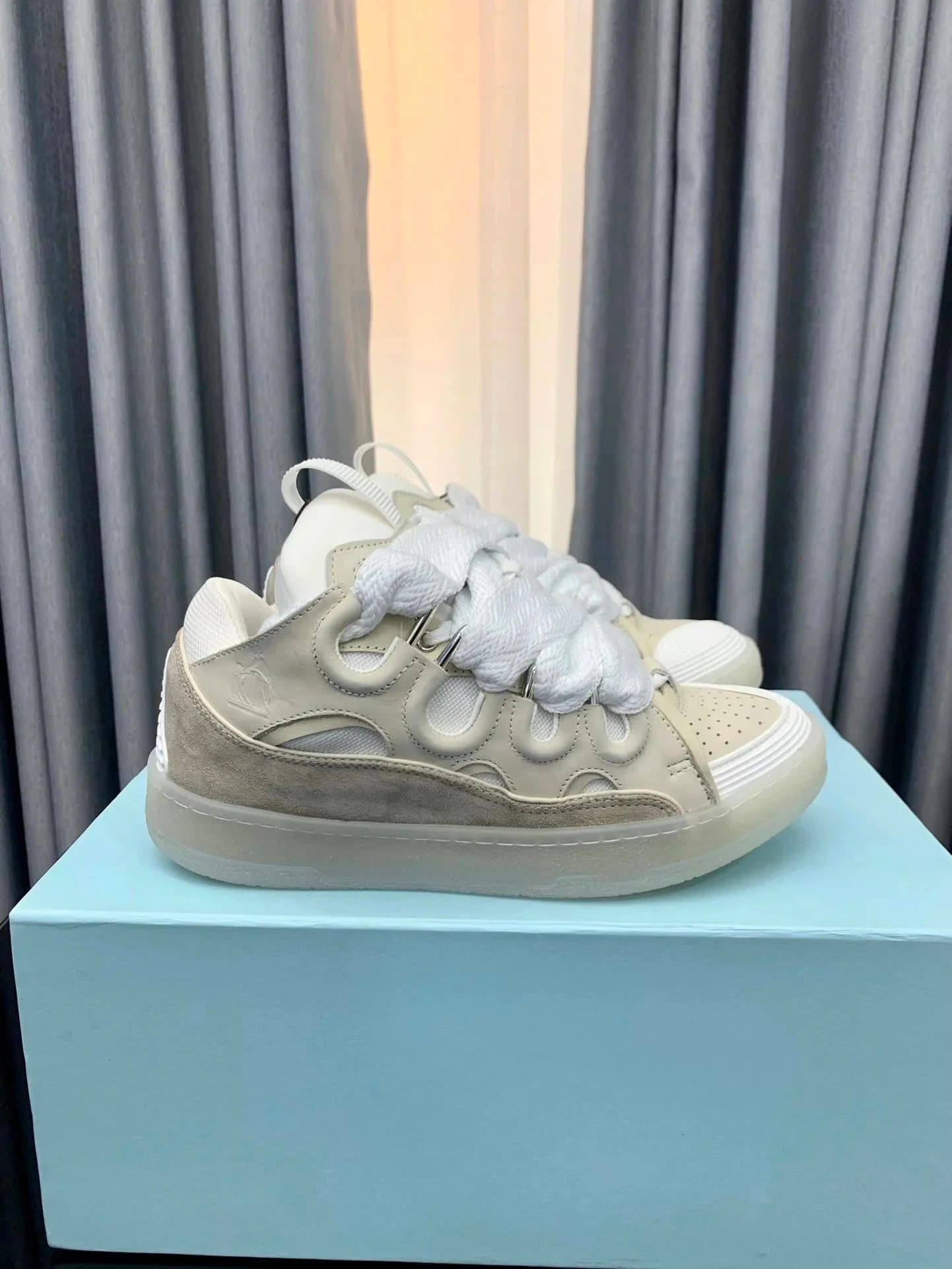 Kenzo Tiger Sneaker Beige White
