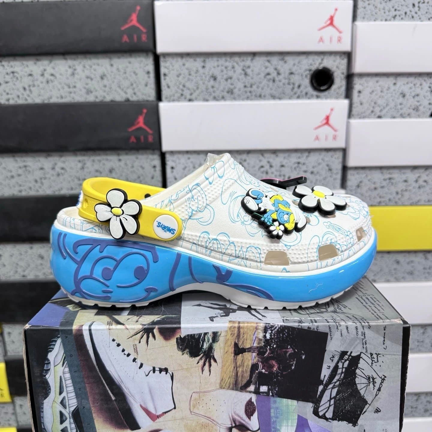 Crocs Classic Clog Hello Kitty — DG版 CROCS 蓝精灵