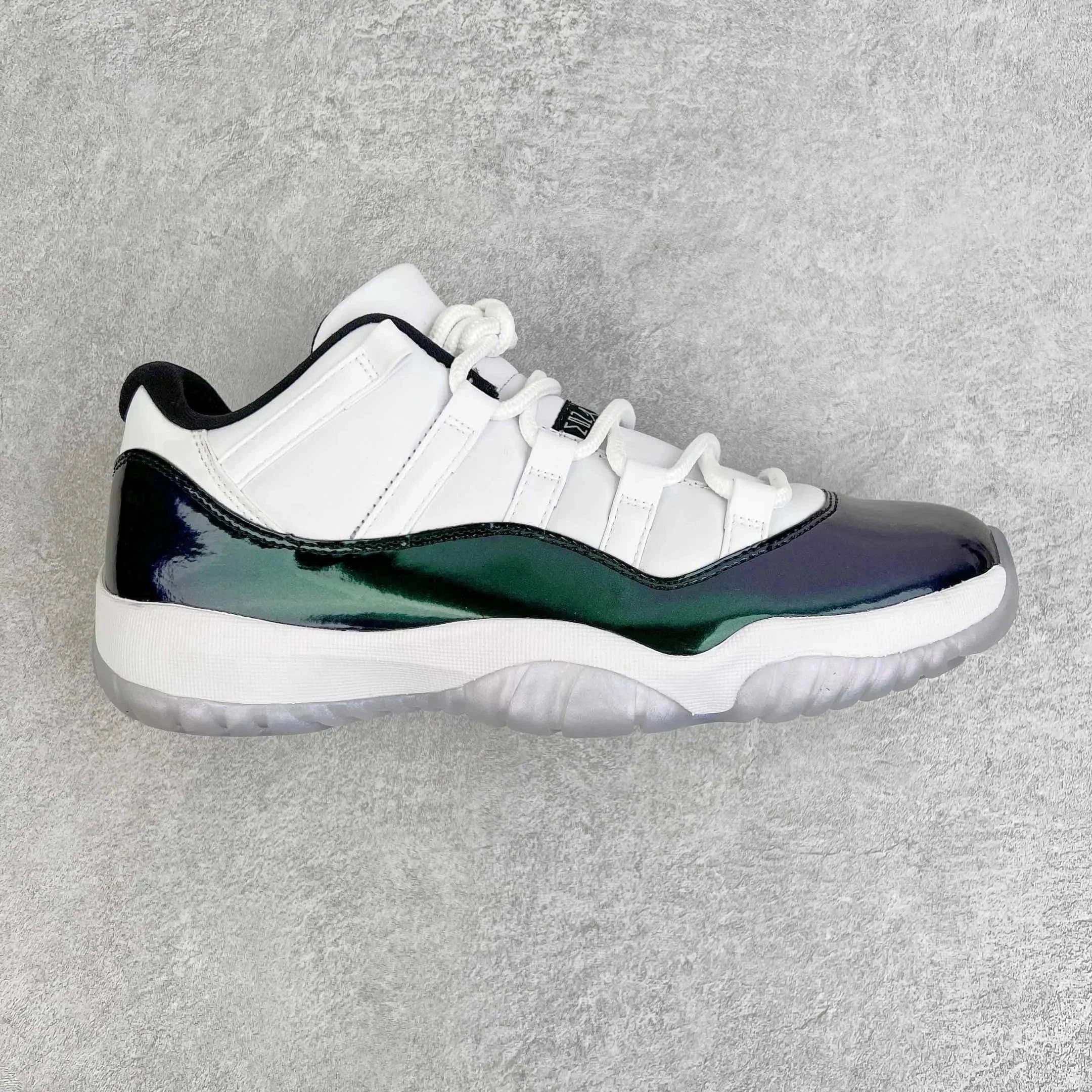 Air Jordan 11 Low Concord Green