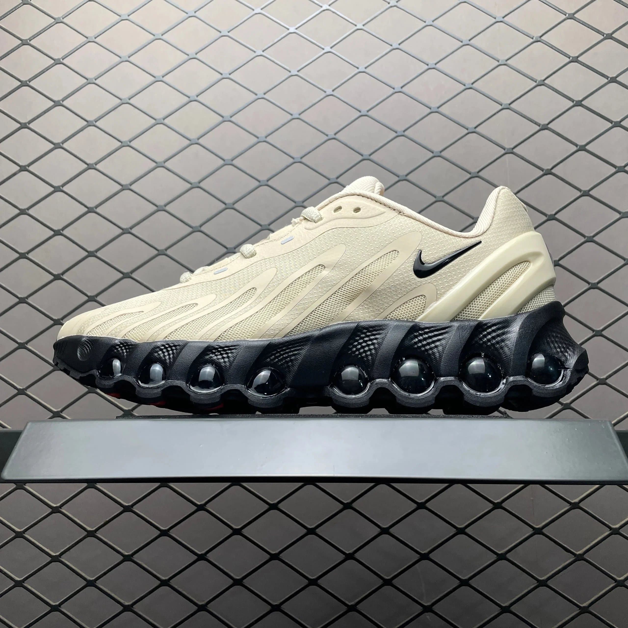 Nike Air Max Plus Grey Orange — 卡其