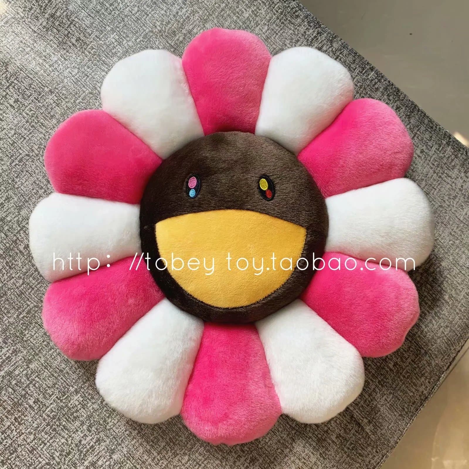 Takashi Murakami Flower Cushion Smiling Face — 粉棕太阳花